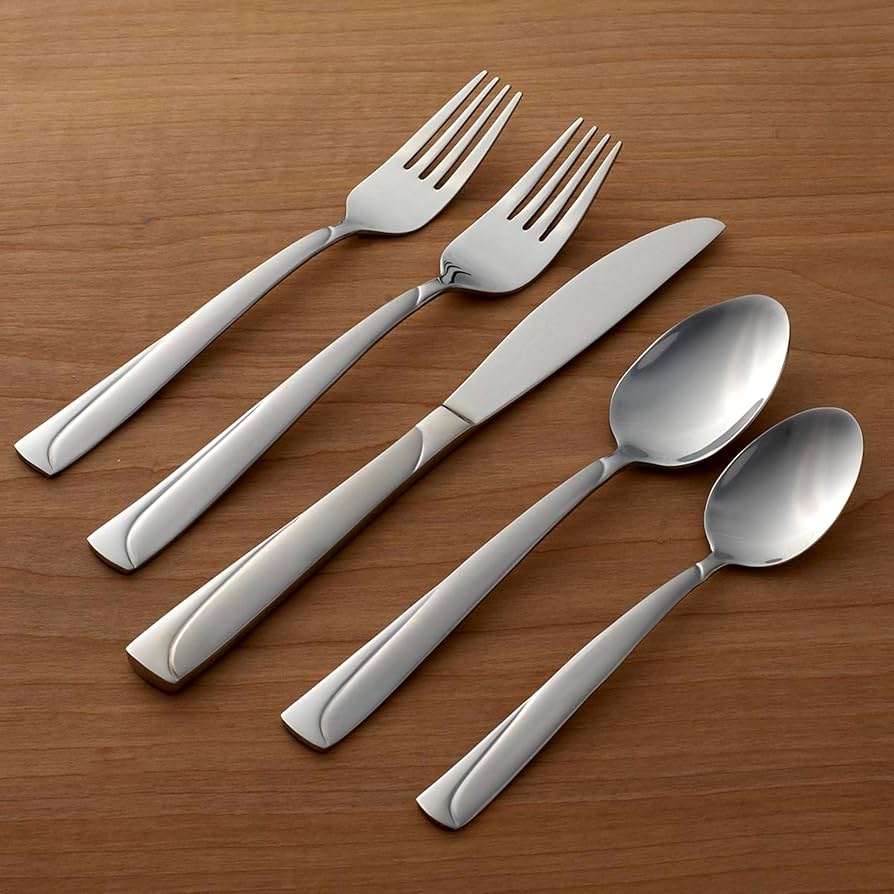 ONEIDA カトラリー51個セット Amazon.com: Oneida Madeline 51 Piece Everyday Flatware Set with